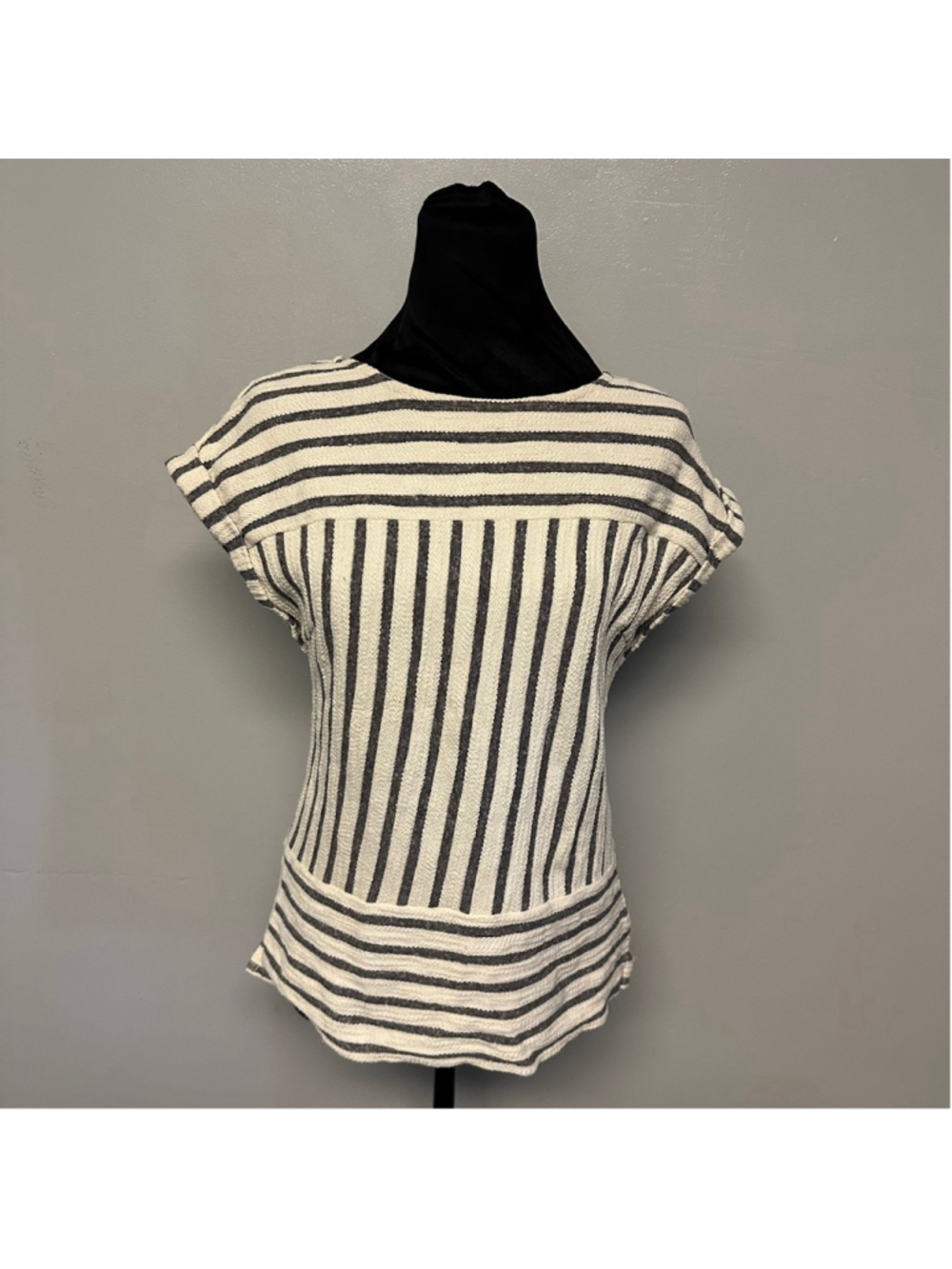 Olive & oak Short Sleeve Top Size XS White Black Striped